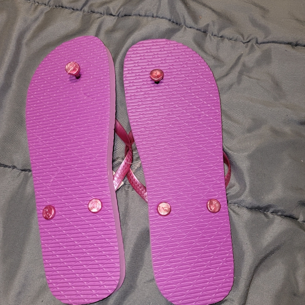 FLIP FLOPS